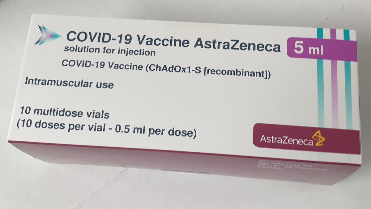 Vakcíny AstraZeneca leží ve skladu. Ale ne proto, že se jich bojí senioři